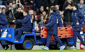 Víctor Valdés fue trasladado de inmediato a una clínica donde se practicará exámenes. Foto EFE