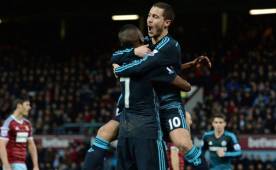 Eden Hazard hizo de cabeza el único gol del partido en una asistencia del brasileño Ramires.