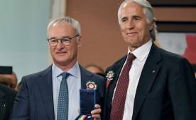La FIGC decidió premiar desde 2011 al mejor entrenador italiano de la temporada con un trofeo en honor de Bearzot.