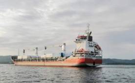 Momentos cuando la embarcación estaba llegando a la bahía de Puerto Cortés para luego ser descargado los dos hospitales móviles. Fotos cortesía