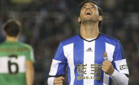 El mexicano Carlos Vela tuvo un gran partido contra el Elche al marcar un triplete.