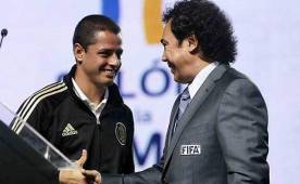 Hugo Sánchez dice que el haber llegado a último momento no demerita el fichaje de Chicharito con Real Madrid. Foto AFP