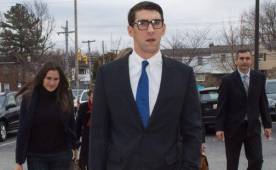Michael Phelps llegando al tribunal de Baltimore en Maryland. (Foto: AFP)