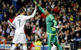 Gran actuación de Keylor Navas en el primer tiempo ante el Sevilla. FOTO: EFE