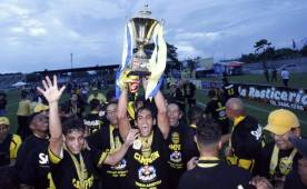 Real España conquistó su onceava copa de Liga Nacional de Honduras en el Apertura 2013 tras vencer 3-1 en penales al Real Sociedad en Tocoa.