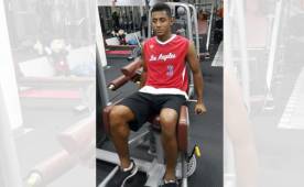 Choco Lozano haciendo trabajos de gimnasia.