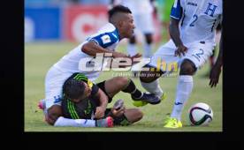 Momento de la lesión que sufre Luis Garrido en el duelo frente a México. Foto DIEZ.