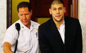 Aaron Hernandez también fue declarado culpable por posesión de armas y munición.