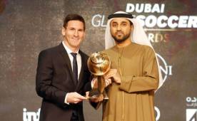 Messi al momento de recibir su premio en Dubai. Foto AFP.