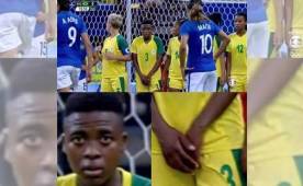 Nothando Vilakazi se tapó en la zona baja en el juego entre Brasil y Sudáfrica.