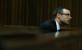 Oscar Pistorius continuó este martes su declaración sobre el asesinato de su novia Reeva Steenkamp.