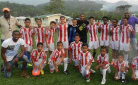 Estos son algunos de los niños que juegan ahora mismo en la Academia Wilson Palacios. FOTO: Javier Rosales