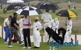 El PGA Tour Latinoamérica estuvo suspendido unas horas por la lluvia, pero el campo de gol Indura Beach & Golf Resort tiene buen drenaje y horas después se reanudó. Fotos Delmer Martínez