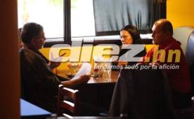 Wilmer Cruz en reunión con los directivos de Platense. Foto Melvin Cubas.