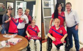 Zoyla junto a su padre luciendo la camisa de Costa Rica y al lado de Óscar Ramírez.