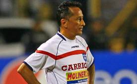 Jorge Pineda lució decepcionado en el área técnica del estadio Nacional. (Foto: DIEZ)