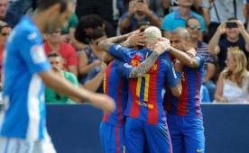 El festejo de los jugadores del Barcelona al golear al Leganés este sábado. Foto AFP.