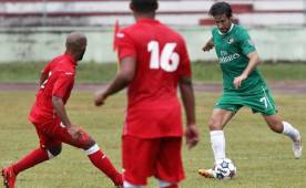 Raúl González fue el centro de atención en el juego amistoso.