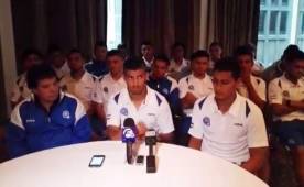 En conferencia de prensa, los jugadores salvadoreños dieron a conocer el ofrecimiento y presentaron la grabación.