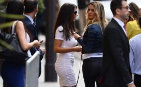 Ludivine Sagna, esposa de Sagna, Ludivine Payet, esposa de Payet, Jennifer Giroud, mujer de Olivier Giroud y Camille Sold salieron en su apoyo. Foto AFP.