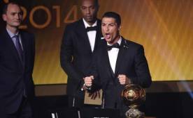 Cristiano Ronaldo gestures as he arrives on July 16, at the Juventus medical center at the Alliance stadium in Turin.Cristiano Ronaldo arrived in Turin ahead of his official unveiling as Juventus' superstar summer signing on July 17. / AFP PHOTO / Miguel MEDINA