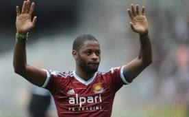 De acuerdo a informes de la prensa inglesa, el West Ham no quiere cargar con el alto salario de Song y no lo ficharía al finalizar el contrato. Foto AFP