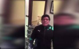 Diego Maradona muestra en un video como hace para mantenerse en forma a sus 54 años de edad.