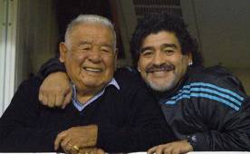 Don Diego, padre de Maradona se encuentra internado y en coma inducido. Según medios argentinos, si situación es grave. Foto Agencias