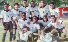 Martínez Castro colgó una imagen con el equipo que le dio alegrías a la afición aurinegra en los años 90's.