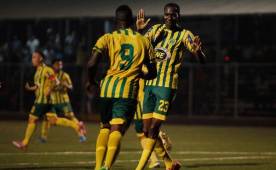 Charles Córdova (9) se despachó un doblete para ayudarle al Parrillas One a su clasificación.