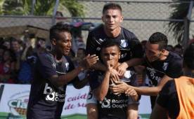 Edwin León ha sido uno de los titulares en el campeón. Aquí celebra el gol que les dio el pase a la final pasada ante Motagua. Foto: Archivo DIEZ