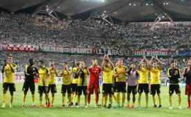Borussia Dortmund vivió un verdadero infierno con la afición de Polonia.