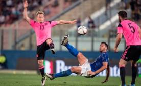 Italia venció 1-0 a Escocia con solitario tanto de Graziano Pelle, delantero de Southampton inglés, en el minuto 57. Foto EFE