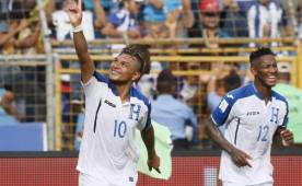 Mario Martínez festeja el golazo que le valió el 1-1 ante Canadá y que inspiró al equipo.