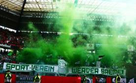 Bremen's players react after the German first division Bundesliga football match Werder Bremen v FC Cologne on June 27, 2020 in Bremen. (Photo by Patrik Stollarz / various sources / AFP) / DFL REGULATIONS PROHIBIT ANY USE OF PHOTOGRAPHS AS IMAGE SEQUENCES AND/OR QUASI-VIDEO