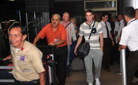 Bryan Oviedo estará un mes en recuperación en Costa Rica. Su meta es llegar al mundial de Brasil. Foto Cortesía AlDia.cr