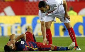 Luis Suárez al momento que caída al suelo producto de su lesión.