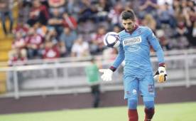 Jaime Penedo no la pasó de la mejor manera en Saprissa, donde los aficionados cuestionaron su nivel. (Diario Extra)