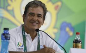 El entrenador de la Selección Sub-23 de Honduras, Jorge Luis Pinto, llegó muy sonriente a la conferencia previo al duelo frente a Argelia. Foto Juan Salgado