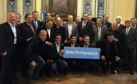 Los ex jugadores de Argentina en 1986 se unieron al clamor para que Messi no deje la selección.