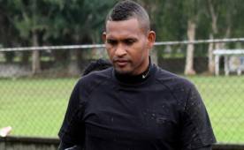 El portero Héctor Landázuri implora a la dirigencia del Victoria le pague sus salarios atrasados para poder marcharse a Colombia. Fotos Javier Rosales.