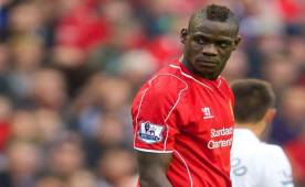 El delantero italiano Mario Balotelli vive el peor momento de su carrera a los 25 años de edad.