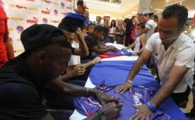 Rommel Quioto y Javier Estupiñán fueron algunos de los jugadores que asistieron al evento.