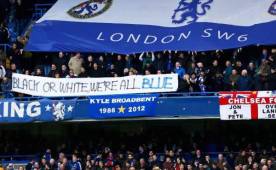 Aficionados del Chelsea vuelven a ser acusados por racismo en un tren.