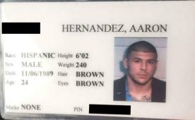 Esta es la tarjeta de indentidad del prisionero Aaron Hernández que fue puesta a la venta en E-Bay.