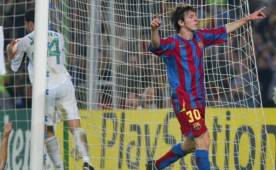 Un 2 de noviembre del 2005 Messi marcó su primer tanto en la Liga de Campeones, en un Barcelona-Panathinaikos (5-0).