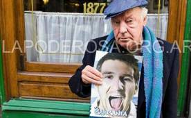 Galeano le escribió dos veces al fútbol y dejó un material memorable: en 1968 fue autor de 'Su majestad el fútbol' y en 1995 publicó 'El fútbol a sol y sombra'.