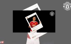 Chicharito aparece con la nueva camisa del Mancheste United.