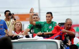 Los padres de Keylor Navas en uno de los momentos especiales con su selección.