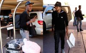 Mario Martínez y Bryan Beckeles a su llegada al hotel de concentración en Houston. Foto Josué Banegas.